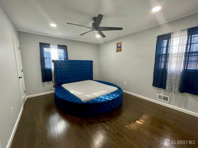 bedroom featuring hardwood / wood-style flooring, ceiling fan, baseboards, visible vents, and recessed lighting