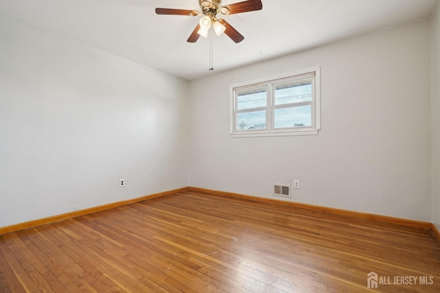 unfurnished room with visible vents, light wood-style flooring, baseboards, and ceiling fan