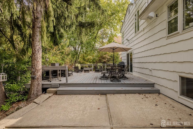 deck with outdoor dining area