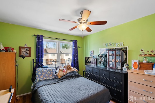 bedroom featuring ceiling fan