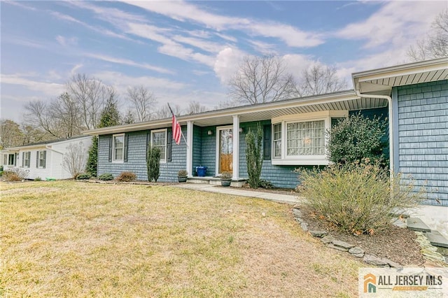 single story home featuring a front lawn