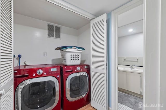 laundry room with sink and washing machine and dryer