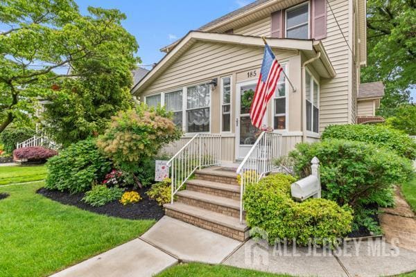 185 Rowland Pl, Woodbridge Proper, NJ 07095 - view of front of property featuring a front yard