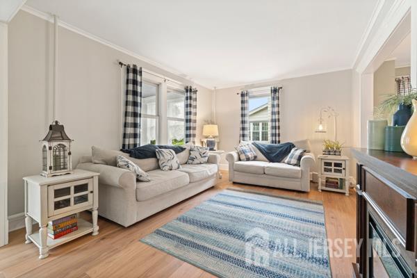 185 Rowland Pl, Woodbridge Proper, NJ 07095 - living area featuring wood finished floors and ornamental molding