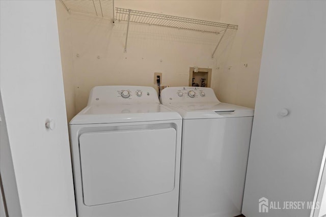 450 Saint Giles Ct, Franklin Twsp, NJ 08873 - laundry room featuring separate washer and dryer