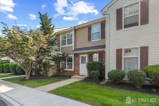450 Saint Giles Ct, Franklin Twsp, NJ 08873 - multi unit property with a front lawn