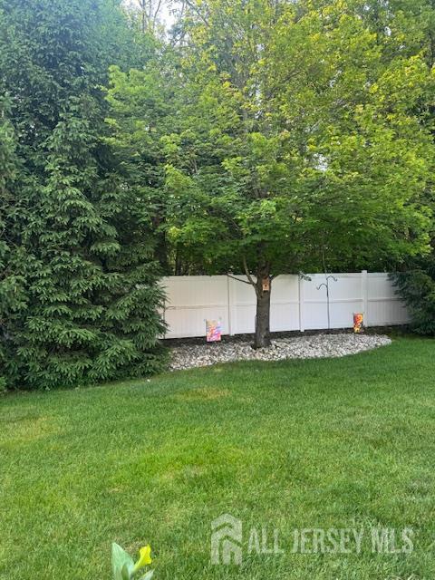 263 Valencia Dr, Monroe, NJ 08831 - view of yard