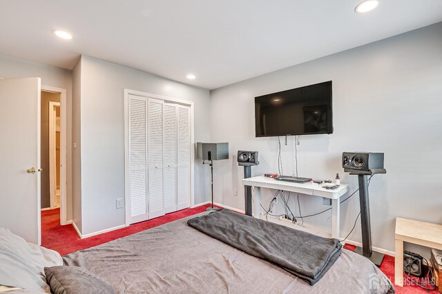 carpeted bedroom featuring a closet