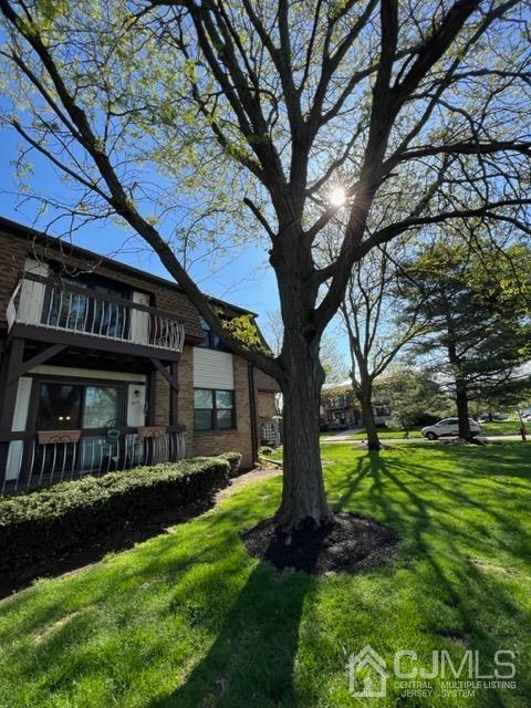 Listing photo 3 for 1004 N Oaks Blvd, North Brunswick NJ 08902