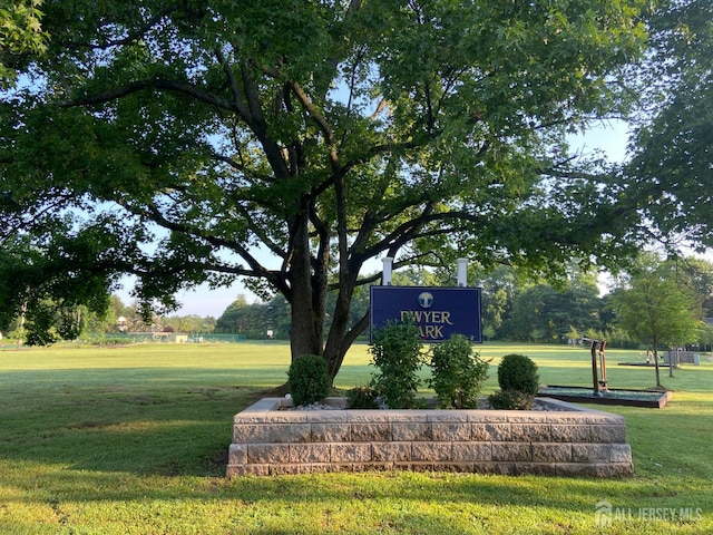 64 Annette Dr, Edison, NJ 08820 - community sign with a yard
