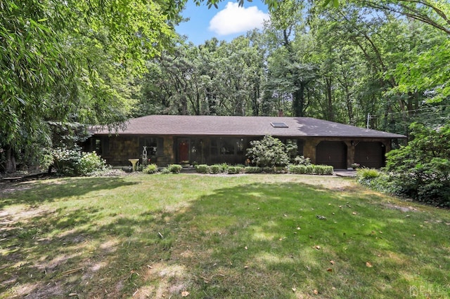 ranch-style house with a front yard