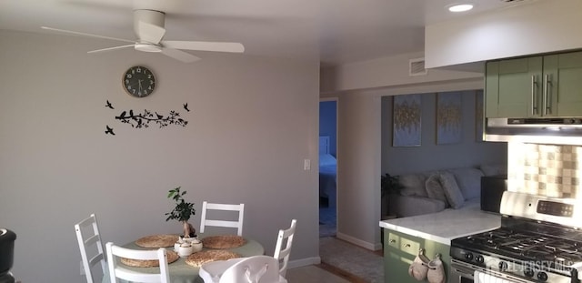 dining area featuring visible vents, ceiling fan, and baseboards