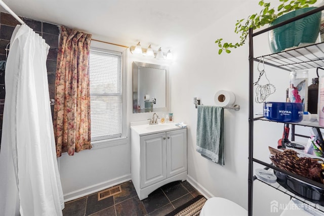 bathroom with a shower with shower curtain, baseboards, visible vents, and vanity