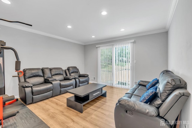 living area featuring recessed lighting, baseboards, ornamental molding, and light wood-type flooring