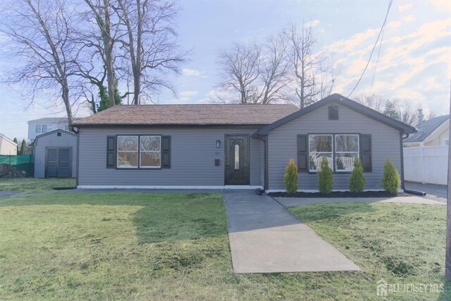 single story home featuring a front lawn