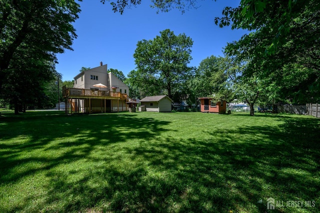 22 Roosevelt St, Pequannock, NJ 07440 - view of yard featuring a deck