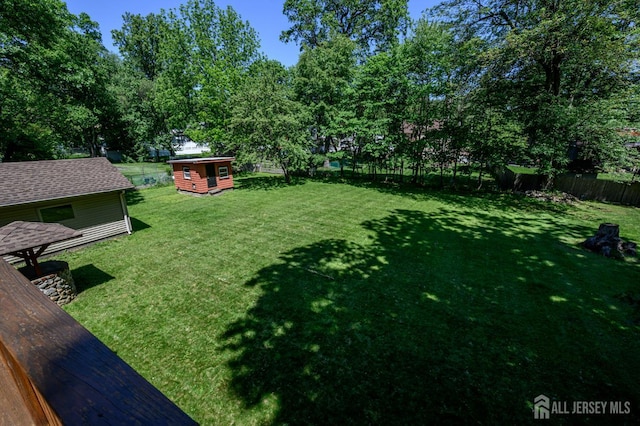 22 Roosevelt St, Pequannock, NJ 07440 - view of yard with an outbuilding and view of wooded area
