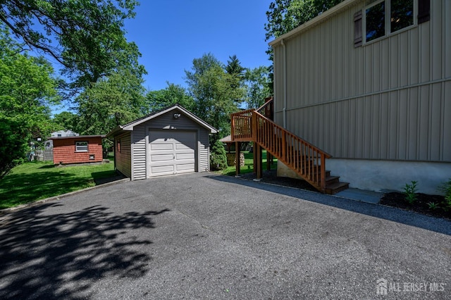 22 Roosevelt St, Pequannock, NJ 07440 - detached garage with asphalt driveway