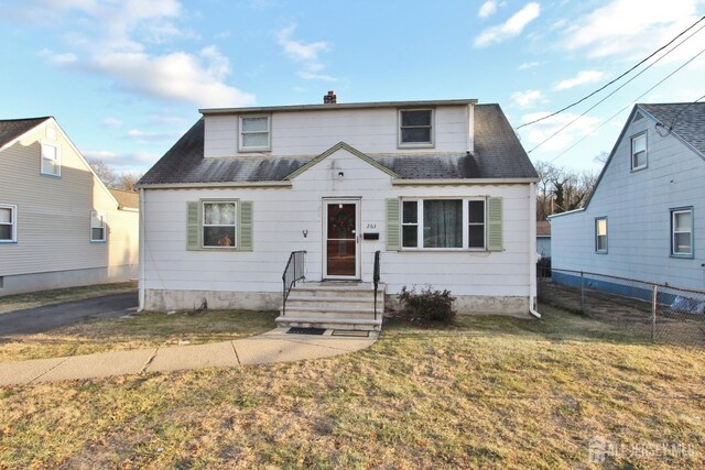 view of front facade featuring a front yard