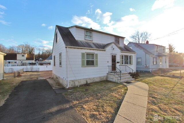 bungalow-style home featuring a front lawn