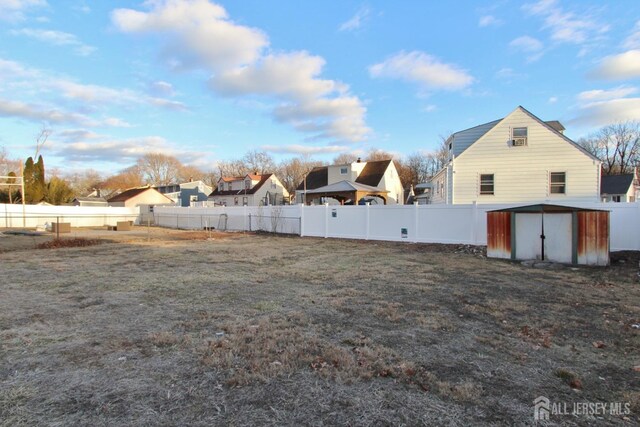 view of yard with a storage unit