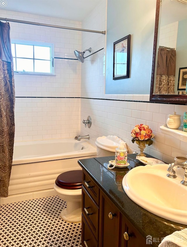 121 Beech St, Fords, NJ 08863 - bathroom with shower / bath combo with shower curtain, toilet, vanity, and tile walls