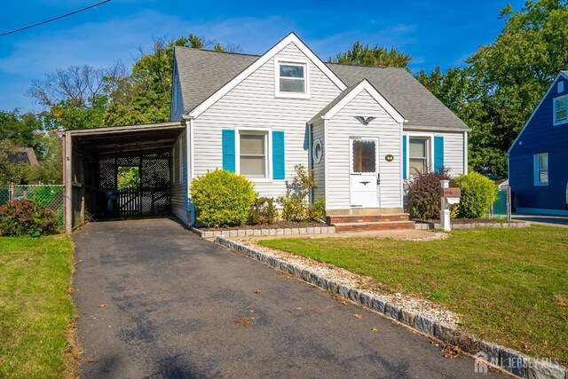 view of front of house featuring a front lawn and a carport