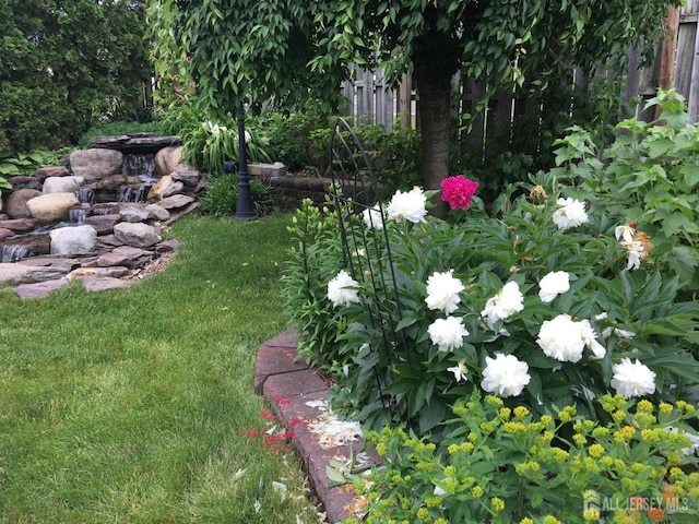 view of yard featuring fence