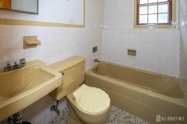 114 Redwood Ave, Edison, NJ 08817 - full bath with tile walls, toilet, a sink, and  shower combination