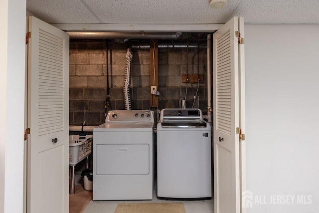 laundry area with washer and clothes dryer