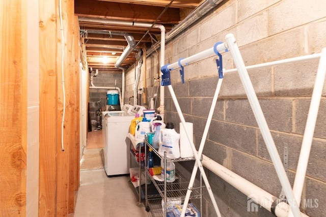 basement featuring washing machine and clothes dryer