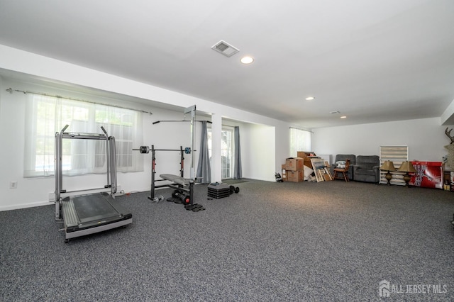 workout room featuring recessed lighting