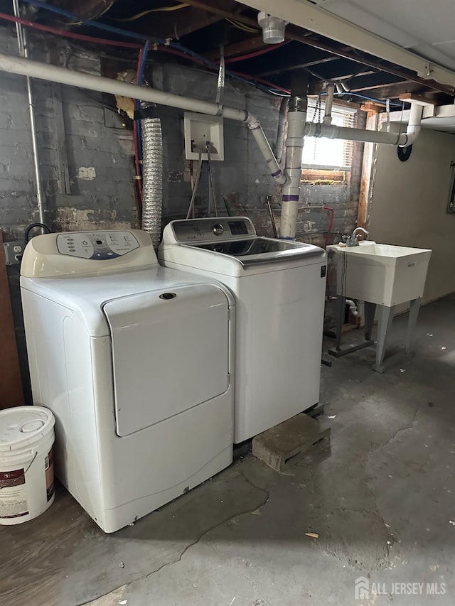 262 Hale St, New Brunswick, NJ 08901 - washroom with washing machine and dryer, a sink, and laundry area