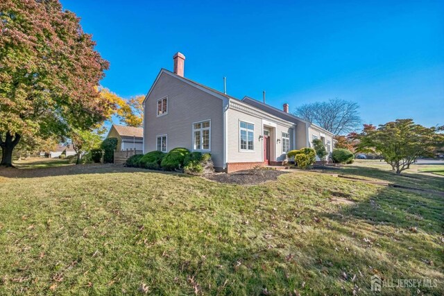 view of side of property featuring a yard