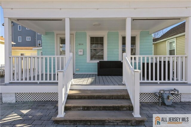 doorway to property with covered porch