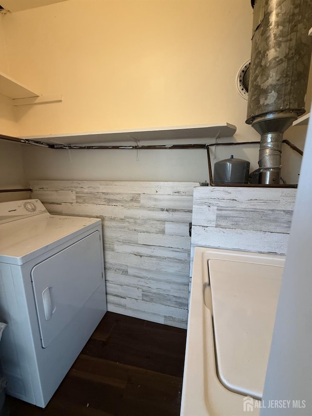 3 Cypress St Unit C, Toms River, NJ 08757 - laundry area featuring washer / clothes dryer and dark wood finished floors