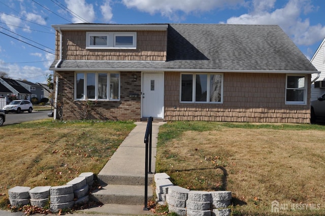 view of front facade with a front yard