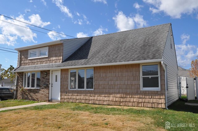 view of front of home with a front lawn