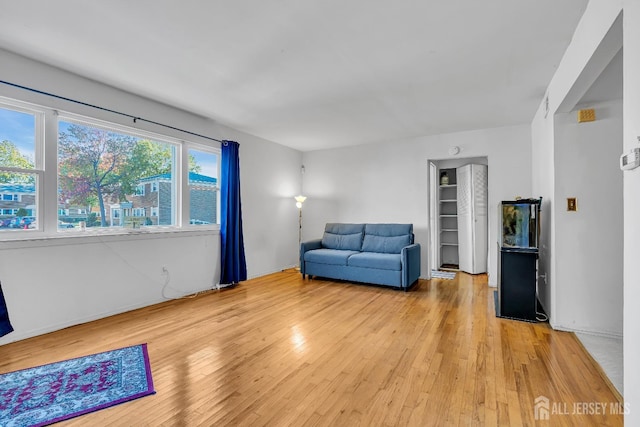 199 Evergreen Rd Unit 6A, Edison, NJ 08837 - living area featuring light wood finished floors