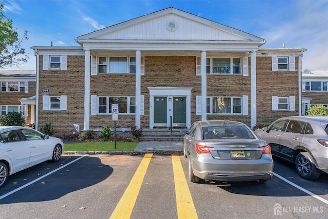 199 Evergreen Rd Unit 6A, Edison, NJ 08837 - multi unit property featuring uncovered parking and brick siding