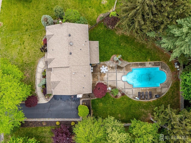 8 Renee Ct, Edison, NJ 08820 - view from above of property featuring a pool