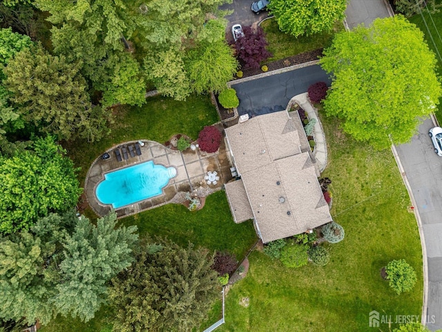 8 Renee Ct, Edison, NJ 08820 - aerial view of a pool