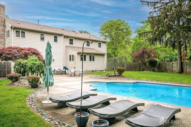 8 Renee Ct, Edison, NJ 08820 - view of pool featuring a patio area