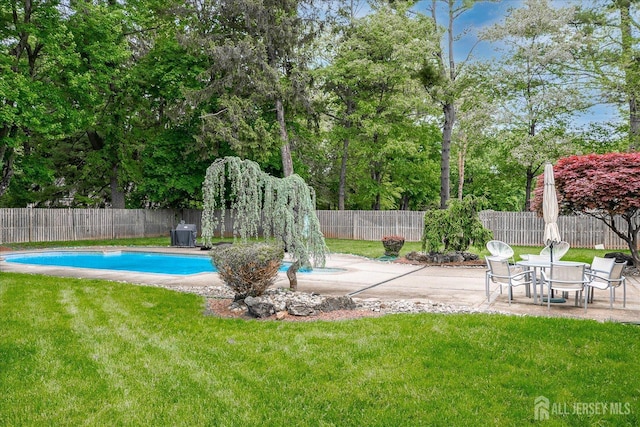 8 Renee Ct, Edison, NJ 08820 - view of swimming pool featuring a patio