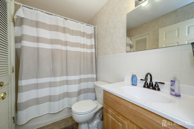 219 Vasser Dr, Piscataway, NJ 08854 - bathroom featuring toilet, vanity, tile walls, and a shower with shower curtain