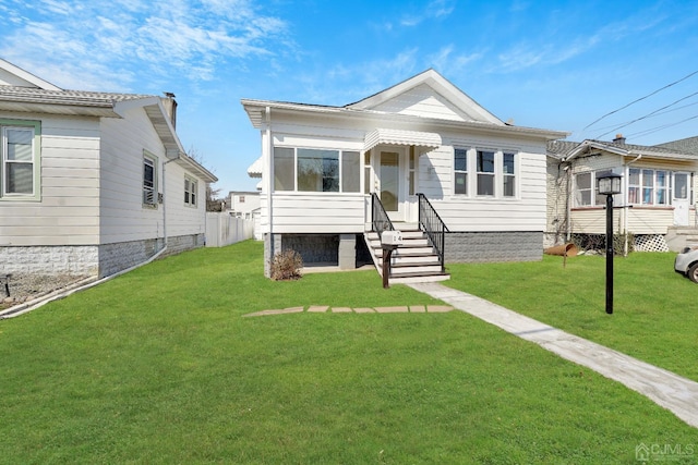 view of front facade with a front lawn