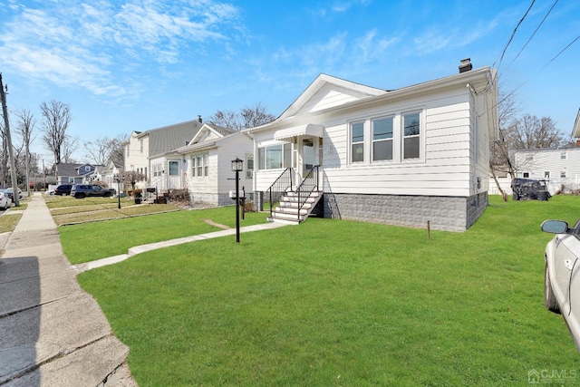 view of front of house featuring a front lawn