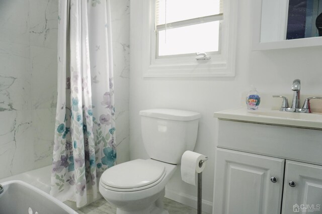 full bathroom featuring shower / bath combo with shower curtain, vanity, and toilet