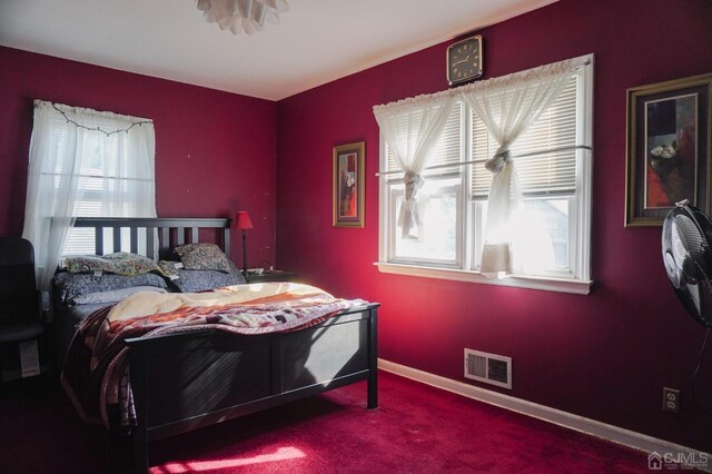 bedroom with carpet flooring