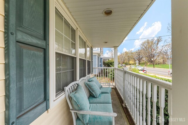 286 Easton Ave, New Brunswick, NJ 08901 - view of covered porch